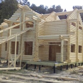 Фото дома и бани из оцилиндрованного бревна