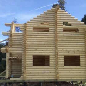 Фото дома и бани из оцилиндрованного бревна