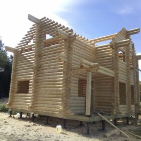 Фото дома и бани из оцилиндрованного бревна