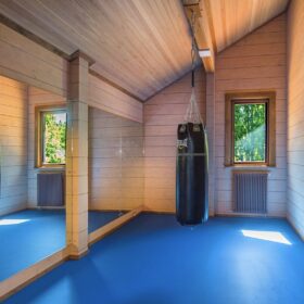 Фото дом с бассейном и спортзалом из клееного бруса