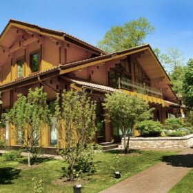 Фото дом с бассейном и спортзалом из клееного бруса