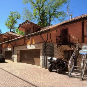 Фото дом с бассейном и спортзалом из клееного бруса