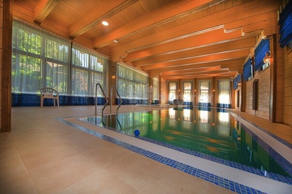 Фото дом с бассейном и спортзалом из клееного бруса