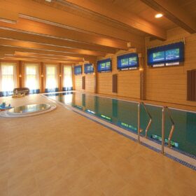 Фото дом с бассейном и спортзалом из клееного бруса