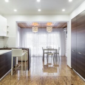 Фото дом из оцилиндрованного бревна