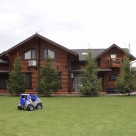 Фото дом из оцилиндрованного бревна