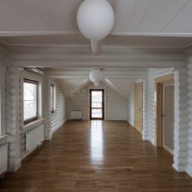 Фото дом из оцилиндрованного бревна