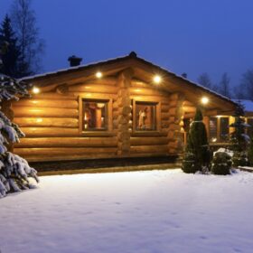 Фото домов из бревна ручной рубки