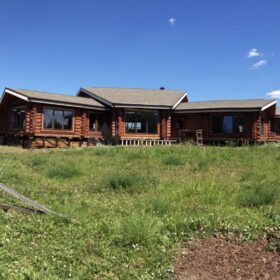 Фото домов из бревна ручной рубки