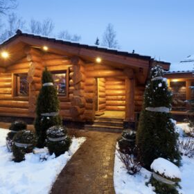 Фото домов из бревна ручной рубки