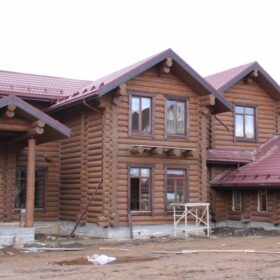 Фото домов из бревна ручной рубки