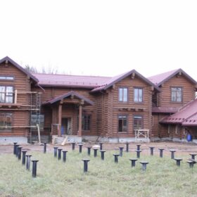 Фото домов из бревна ручной рубки