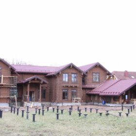 Фото домов из бревна ручной рубки