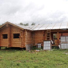 Фото домов из бревна ручной рубки
