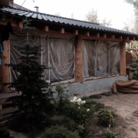 Фото домов из бревна ручной рубки