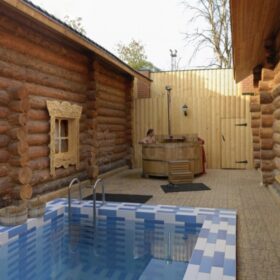 Фото домов из бревна ручной рубки