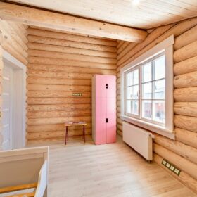 Эко-тех Фото построенный дом из оцилиндрованного бревна по проекту Калифорния