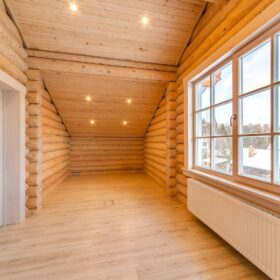 Эко-тех Фото построенный дом из оцилиндрованного бревна по проекту Калифорния