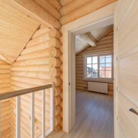 Эко-тех Фото построенный дом из оцилиндрованного бревна по проекту Калифорния