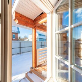 Эко-тех Фото построенный дом из оцилиндрованного бревна по проекту Калифорния