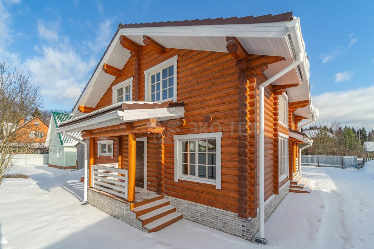 Эко-тех Фото построенный дом из оцилиндрованного бревна по проекту Калифорния