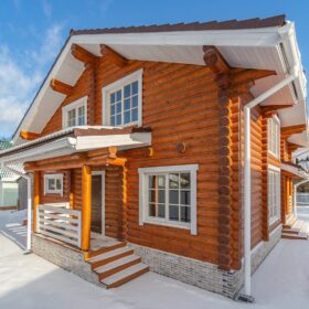 Эко-тех Фото построенный дом из оцилиндрованного бревна по проекту Калифорния