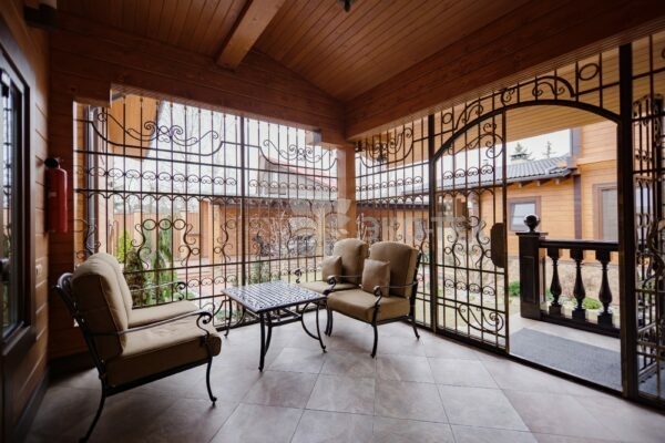 Дом по проекту Рим с гаражом из клееного бруса